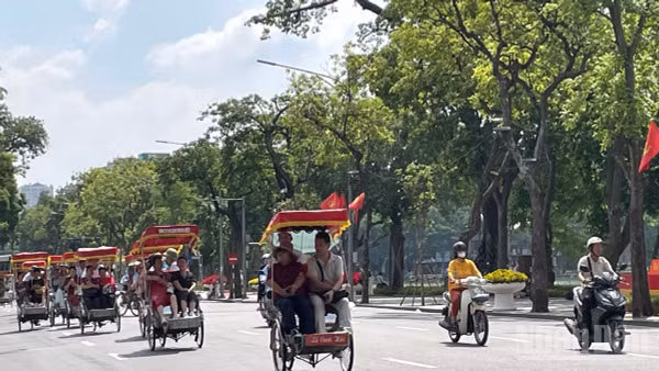 Dự báo khu vực Hà Nội ngày nắng nóng và nắng nóng gay gắt; chiều tối và đêm có mưa rào. (Ảnh minh họa: Đ.T)
