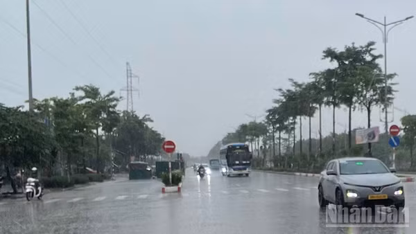 Dự báo khu vực Hà Nội có lúc có mưa rào và dông. (Ảnh minh họa: Đ.T)