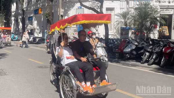 Dự báo khu vực Hà Nội ngày nắng nóng, có nơi nắng nóng gay gắt, đêm không mưa.