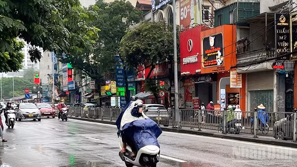 Dự báo khu vực Hà Nội có mưa rào và rải rác có dông. (Ảnh minh họa: Đ.T)