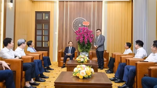 Tổng Biên tập Báo Nhân Dân Lê Quốc Minh phát biểu tại buổi tiếp Đoàn công tác Ban Tuyên giáo và Dân vận Trung ương. (Ảnh: BẢO LONG)