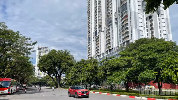 Dự báo khu vực Hà Nội ngày nắng nóng, chiều tối và đêm có mưa rào và dông vài nơi. (Ảnh: Đ.T)