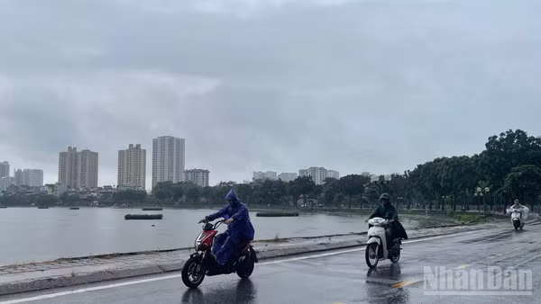 Dự báo khu vực Hà Nội có mưa vừa, mưa to và dông, cục bộ có nơi mưa rất to. (Ảnh minh họa: Đ.T)