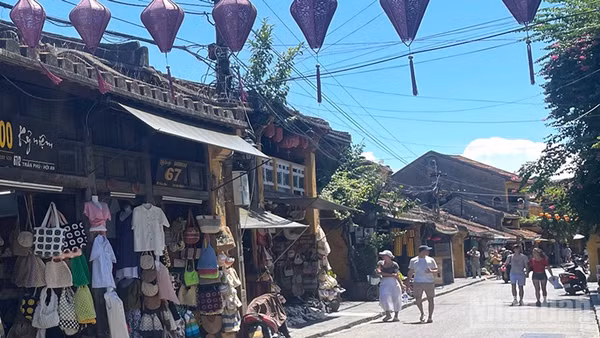 Thành phố Đà Nẵng và phía đông các tỉnh từ Quảng Ngãi đến Đắk Lắk có nắng nóng và nắng nóng gay gắt. (Ảnh minh họa: Đ.T)