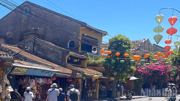 Dự báo khu vực thành phố Huế, thành phố Đà Nẵng và phía đông các tỉnh từ Quảng Ngãi đến Đắk Lắk có nắng nóng gay gắt. (Ảnh minh họa: Đ.T)