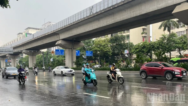 Dự báo khu vực Hà Nội sáng sớm và đêm có mưa, mưa nhỏ rải rác; trưa, chiều giảm mây hửng nắng. (Ảnh minh họa: Đ.T)