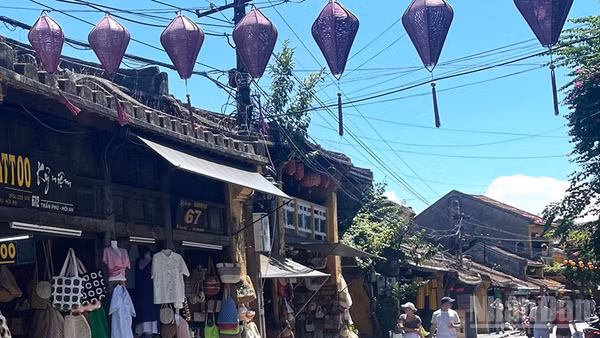 Dự báo khu vực từ Nghệ An đến thành phố Đà Nẵng và phía đông các tỉnh từ Quảng Ngãi đến Đắk Lắk có nắng nóng. (Ảnh minh họa: Đ.T)