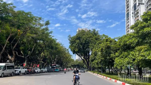 Nhiệt độ đo tại Hà Đông (thành phố Hà Nội) lúc 13 giờ ngày 25/6 là 38,6 độ C. (Ảnh minh họa: Đ.T)