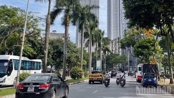 Khu vực Hà Nội ngày nắng nóng và nắng nóng gay gắt; tối và đêm có mưa rào và rải rác có dông. (Ảnh minh họa: Đ.T)
