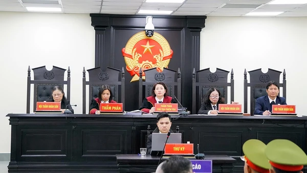 Quang cảnh phiên tòa.