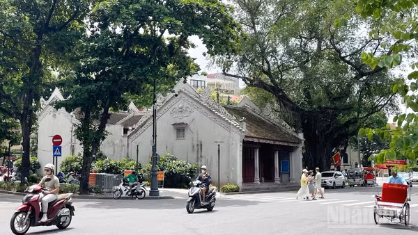 Khu vực Hà Nội ngày nắng nóng và nắng nóng gay gắt; chiều tối và đêm có mưa rào và dông vài nơi. (Ảnh minh họa: Đ.T)