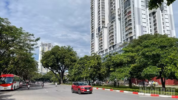 Dự báo khu vực Hà Nội ngày nắng, chiều tối và đêm có lúc có mưa rào và dông. (Ảnh minh họa: Đ.T)