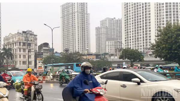 Dự báo khu vực Hà Nội có mưa, mưa rào rải rác và có nơi có dông. (Ảnh: Đ.T)