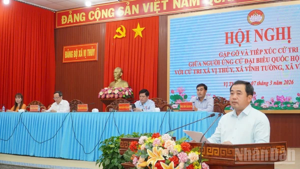 Ủy viên Bộ Chính trị, Bộ trưởng Nông nghiệp và Môi trường Trần Đức Thắng tiếp xúc cử tri đơn vị bầu cử số 3, thành phố Cần Thơ.