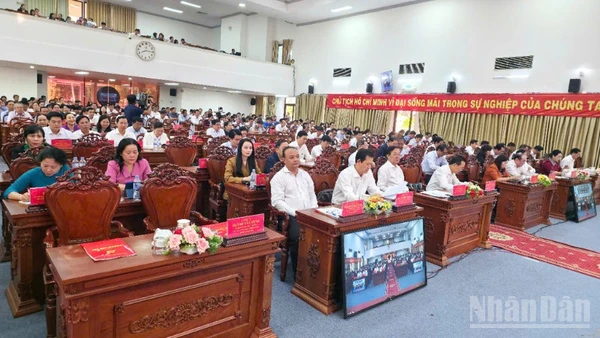 Quang cảnh đại biểu dự hội nghị.