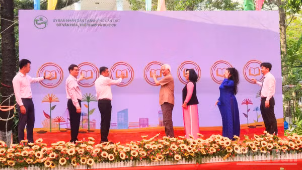 Nghi thức khai mạc.