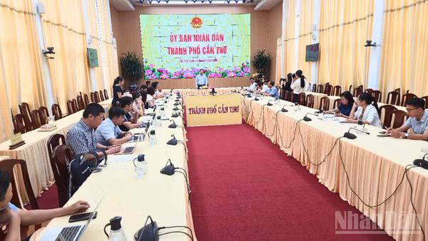 Quang cảnh buổi làm việc.