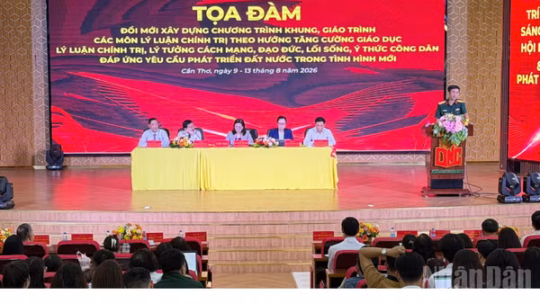 Quang cảnh Tọa đàm. (Ảnh: VĂN ÚT)