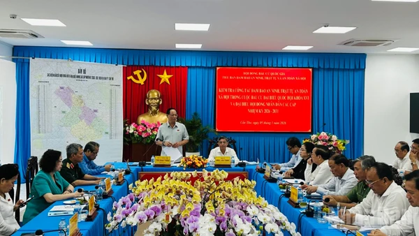 Quang cảnh buổi làm việc.