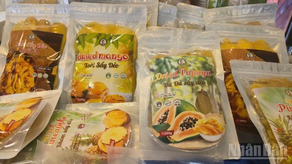 Sản phẩm OCOP của phường Long Bình, thành phố Cần Thơ, được giới thiệu tại các cơ sở làm du lịch.