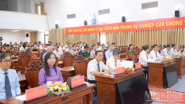 Đại biểu tham dự buổi họp mặt.