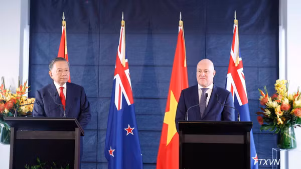 Tổng Bí thư, Chủ tịch nước Tô Lâm và Thủ tướng New Zealand Christopher Luxon gặp gỡ báo chí, thông báo kết quả hội đàm. (Ảnh: Thống Nhất/TTXVN)