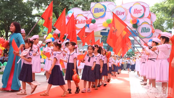 Lãnh đạo tỉnh Quảng Ngãi yêu cầu bảo đảm đầy đủ các điều kiện tổ chức năm học mới 2026-2027 và lễ khai giảng.