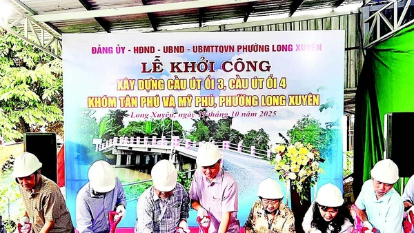 Phường Long Xuyên khởi công xây dựng cầu bắc qua kênh Ngã Bát.