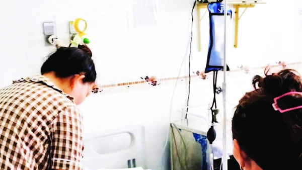 Bệnh nhi điều trị sốt xuất huyết tại Bệnh viện Nhi đồng thành phố Cần Thơ.