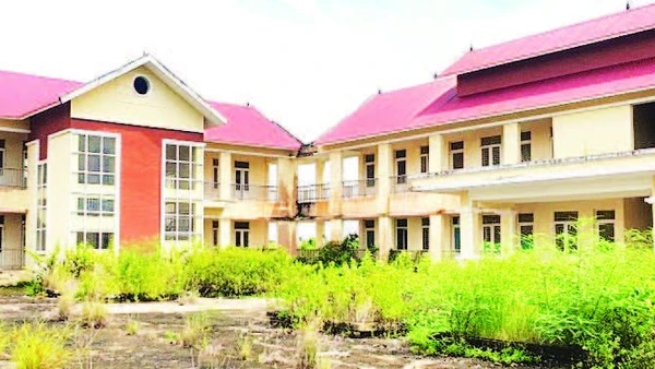 Trường tiểu học Võ Văn Kiệt (xã Đông Hải, tỉnh Cà Mau) bị bỏ hoang gần 3 năm qua.