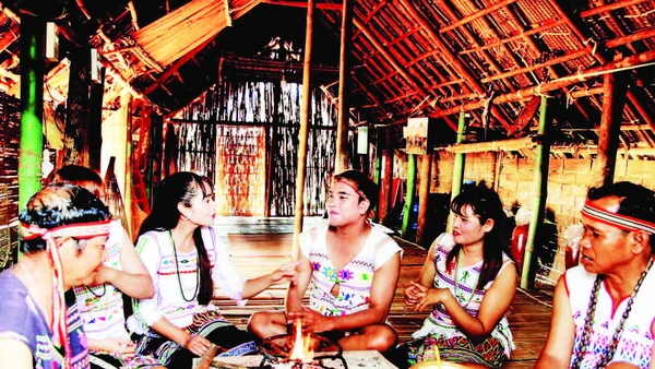 Bếp lửa nhà dài-nơi nuôi dưỡng đời sống tinh thần của người Mạ.