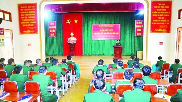 Lớp bồi dưỡng kiến thức dân tộc cho Bộ đội Biên phòng. (Ảnh HẢI THƯỢNG)