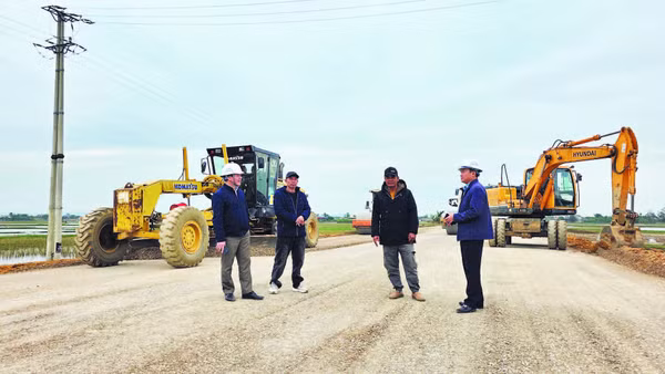 Kiểm tra tiến độ thi công tại dự án Đường bộ ven biển đoạn Nga Sơn-Hoằng Hóa.