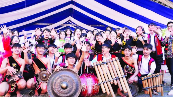 Trường THPT Pleiku chú trọng giáo dục đạo đức và kỹ năng sống để đào tạo nhân lực chất lượng cao.