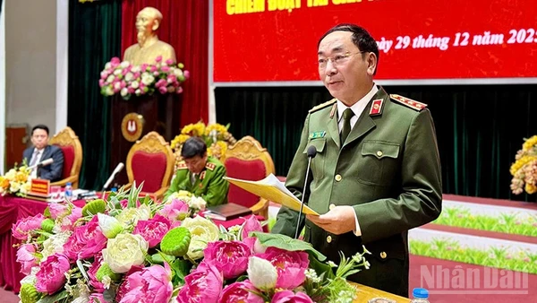 Thượng tướng, PGS, TS Trần Quốc Tỏ, Ủy viên Trung ương Đảng, Thứ trưởng Công an phát biểu tại hội thảo. Ảnh: Dương Thịnh