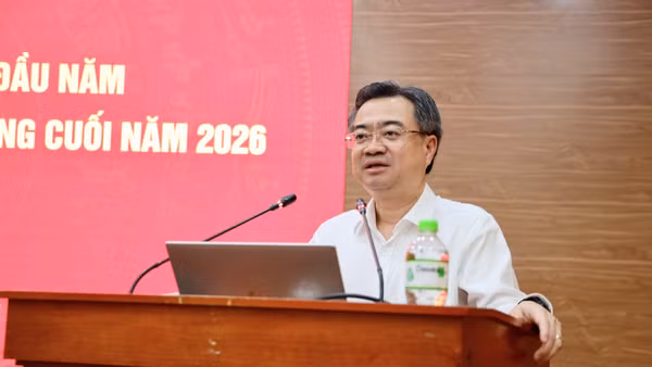 Đồng chí Nguyễn Thanh Nghị, Ủy viên Bộ Chính trị, Bí thư Trung ương Đảng, Trưởng Ban Chính sách, chiến lược Trung ương phát biểu tại hội nghị.