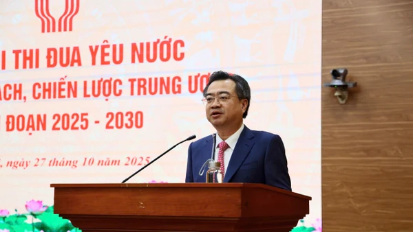 Đồng chí Nguyễn Thanh Nghị phát biểu tại Đại hội.