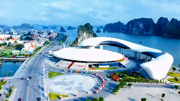 Mô hình đô thị hiện đại gắn với bảo vệ môi trường biển tại Hạ Long, Quảng Ninh (Ảnh: MÔI TRƯỜNG)