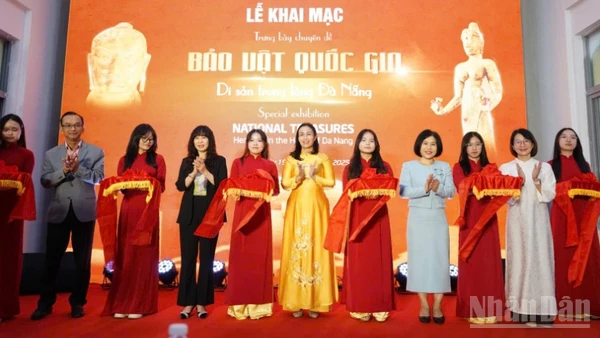 Đà Nẵng khai mạc không gian Trưng bày chuyên đề “Bảo vật quốc gia-Di sản trong lòng Đà Nẵng”. (Ảnh: ANH ĐÀO)
