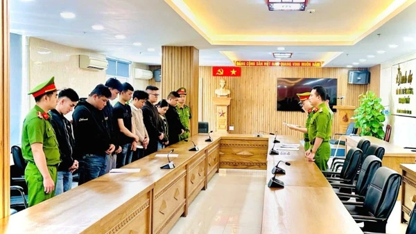 Các đối tượng tại cơ quan điều tra. (Ảnh: Công an cung cấp)