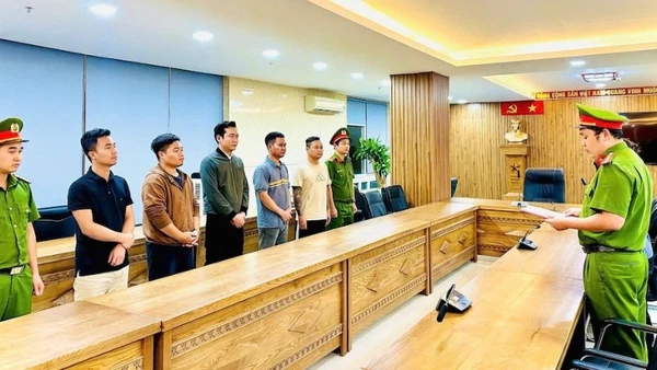 Các đối tượng tại cơ quan điều tra. (Ảnh: Công an cung cấp)