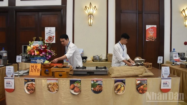 Các đội thi chuẩn bị sẵn sàng để tham gia tốt nhất tại “Cuộc thi Đầu bếp chuyên nghiệp Đà Nẵng 2025”. (Ảnh: ANH ĐÀO)