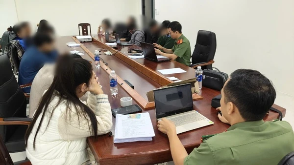 Công an thành phố Đà Nẵng triệt xoá dự án tiền ảo "ma" bắt giữ 14 đối tượng liên quan. (Ảnh Công an cung cấp)