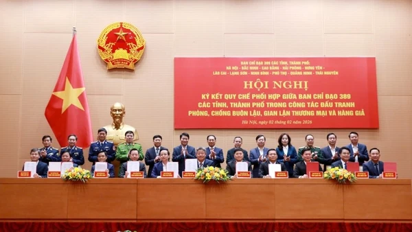 Đại diện Ban chỉ đạo 389 các tỉnh, thành phố ký kết Quy chế phối hợp trong công tác đấu tranh chống buôn lậu, gian lận thương mại và hàng giả.