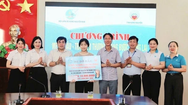 Em Nguyễn Thị Thanh Tâm được Tổ chức Tài chính vi mô Tình thương - Chi nhánh Hưng Nguyên nhận đỡ đầu trong vòng 3 năm.