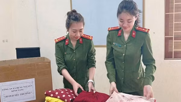 Hoạt động quyên góp áo dài của Hội Phụ nữ (Công an xã Hưng Nguyên) góp phần lan tỏa giá trị nhân văn, tăng cường gắn kết, sẻ chia với phụ nữ vùng sâu, vùng xa.