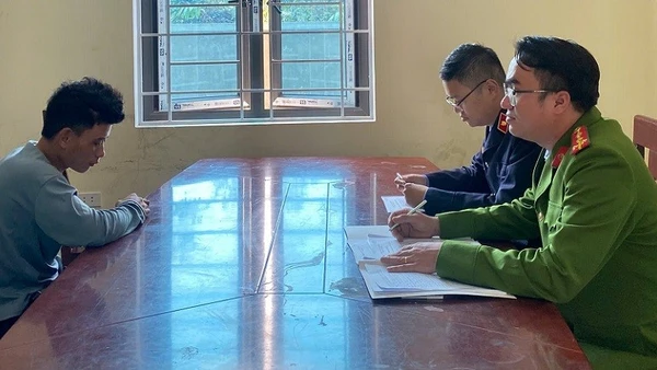 Đối tượng Lê Đình Truyền tại cơ quan Công an.