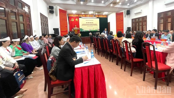 Toàn cảnh Hội thảo khoa học “Bảo tồn, phát huy giá trị văn hóa truyền thống của các dân tộc thiểu số gắn với phát triển du lịch”.