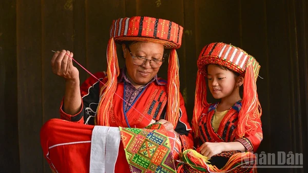 Phát huy giá trị văn hóa truyền thống gắn với phát triển du lịch.