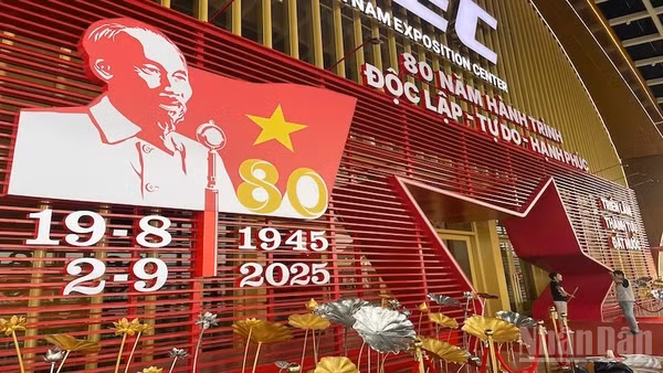 Chuẩn bị bế mạc triển lãm 80 năm trang trọng, đúng tầm vóc quốc gia.